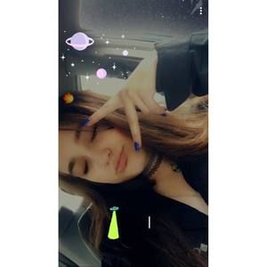 Meet your Posher, Chloe